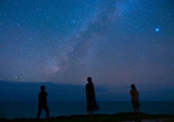 ＜展望露台眺望星空＞