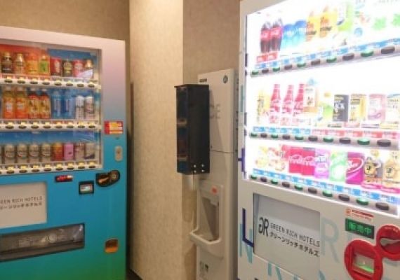 1F　自動販売機（ソフトドリンク・酒類）・製氷機・電子レンジ
8F　自動販売機（ソフトドリンク・酒類・お菓子）