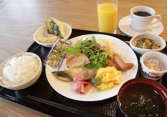 For breakfast, we are particular about rice dishes and our specialty is Tako rice from Chiba prefecture.