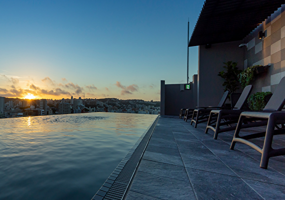 インフィニティ・エッジ・プール