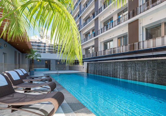 The see-through pool, adorned with palm trees and flowing waterfalls, creates a tropical ambiance. We have also provided a Jacuzzi to warm your body. Forget about the hustle and bustle of downtown Naha and indulge in a luxurious time to your heart's conte