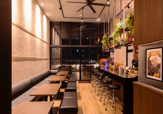 1st floor Lounge & Bar Lunasol