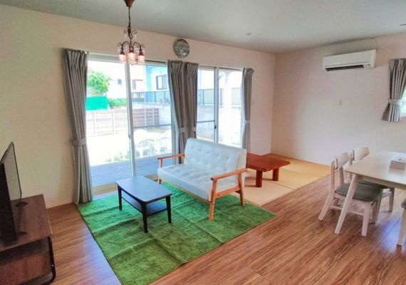A bright living room where you can relax comfortably