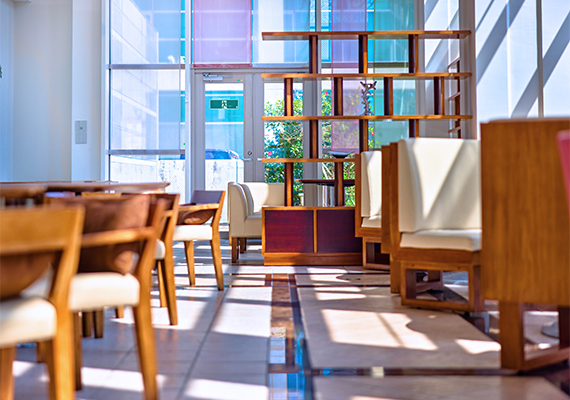 1楼餐厅"BISTRO de La mer"