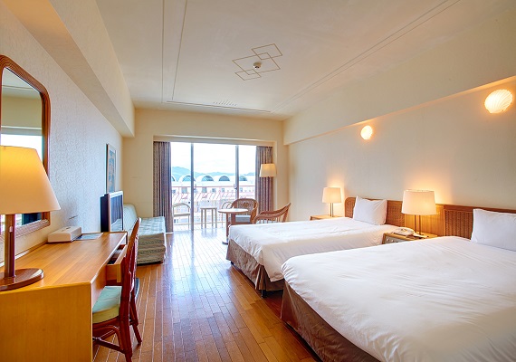 标准双床房
在空间广阔的西式房间里享受悠哉的度假气氛