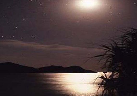 Night sky spreading over Aharen beach