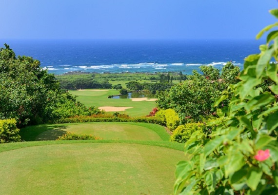 Japan's only open resort course with views of the sea from all halls