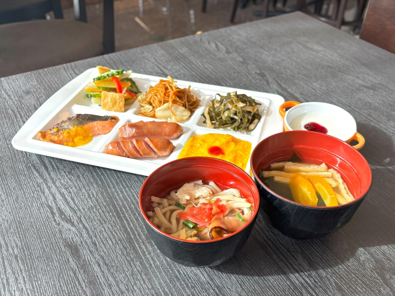 【選べる特典】ドリンクorブルーシールアイスクリーム付♪安里駅×24Hスーパー目の前！【朝食付】