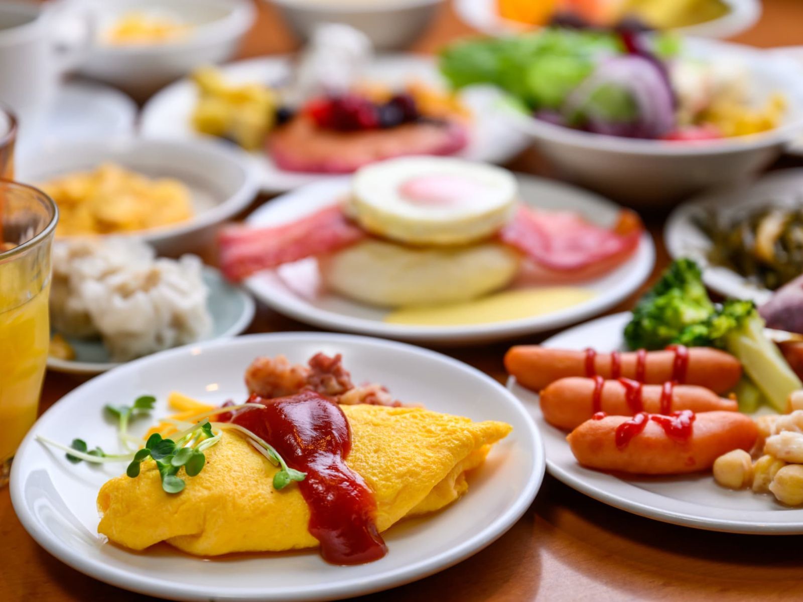 温かなお料理が並ぶ朝。旅の活力をチャージする豊かなひととき。
温かなお料理が並ぶ朝。旅の活力をチャージする豊かなひととき。