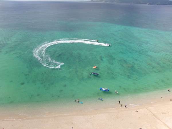 碧く透明な海が目の前に広がります♪