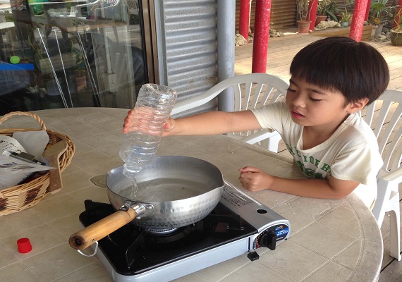 天然の海水から作る天然の塩作り体験！！