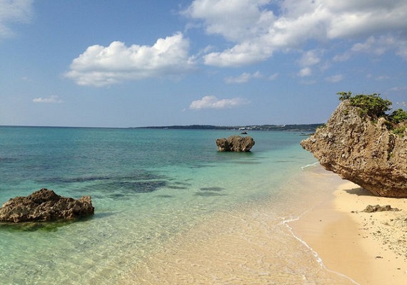 施設前の天然ビーチ