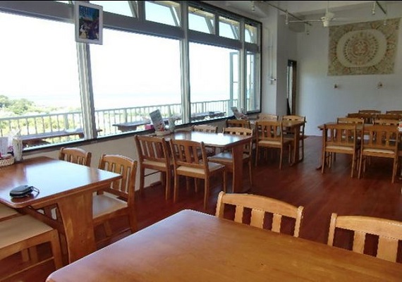Dining room
You can see a blue ocean
