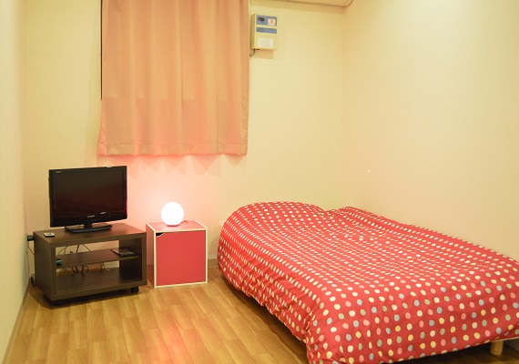 Restroom and shower room are in common use. All rooms non-smoking. Relaxing space specially for women. Private room. Restroom and shower room are in common use. All rooms non-smoking. Relaxing space specially for women. Private room.