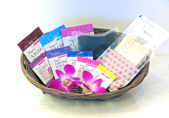 We provides amenities for ladies staying in our hotel.
Germa enzyme bath additive, night pack gel, face foam and others are included.