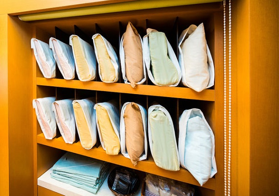 In addition to pillows arranged in room we offer 6 types of pillows at front with different height. Sleep with the one you like the most!