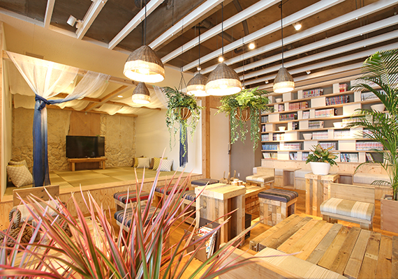 [A Lovely Guest House] Standard Plan. Spend time in a comfortable space full of the warmth of wood ☆ [Room without Meals]
