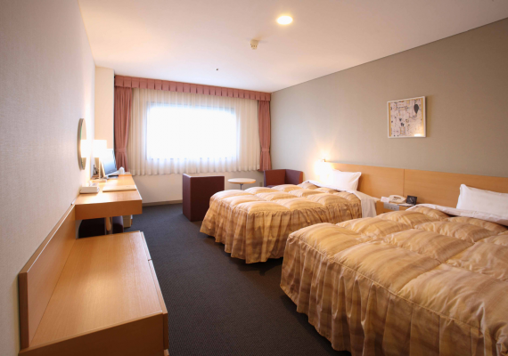 Twin room with panoramic view of Great Seto Bridge.