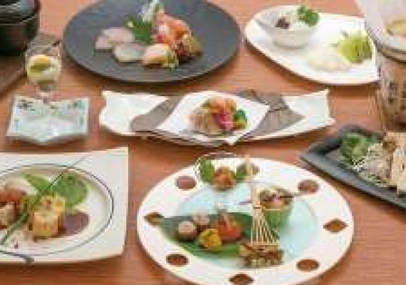 1 night 2 meals <Select Japanese-Western Course> Selected dinner which Japanese and Western chefs compete with each other