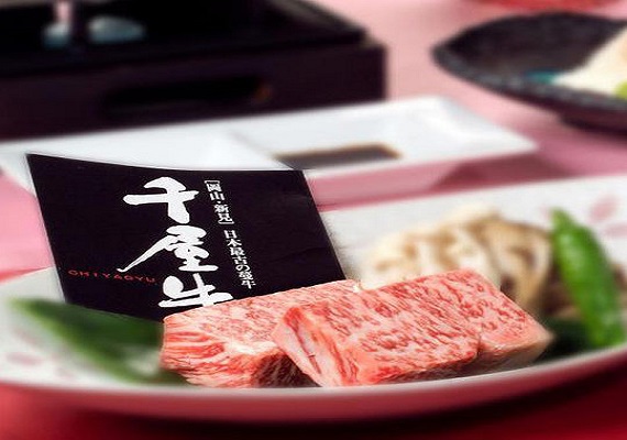 国产黑毛和牛肉的美味在口中扩散