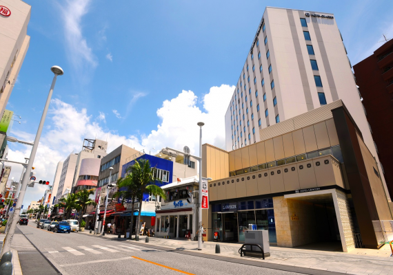 Facing the largest in prefecture business distinct on Kokusai Street, our hotel is located in perfect place for sightseeing.