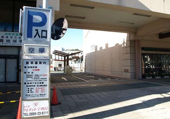 ☆駐車場☆ホテルすぐ横に入口がございます。