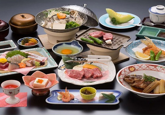 Kaiseki set meal with seafood of Setouchi and black Japanese beef ◆ All-year (we change the contents of nabe dish each season)