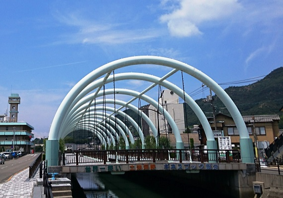 【土渊海峡】
被金氏世界纪录认定为世上最狭窄的海峡。
