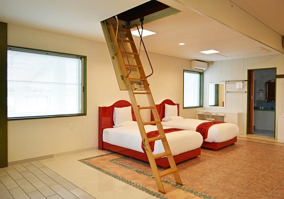 【Bedroom】Stairs to the loft 

