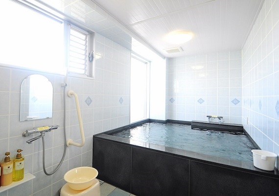 【Bathroom】Heal yourself from the tiredness after travel in the large bath. 