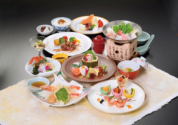 【Luxurious kaiseki set meal with steak from beef fillet and assortment of 4 fish sashimi】≪ Deluxe creative kaiseki set meal with 11 dishes ≫ Welcome drink included