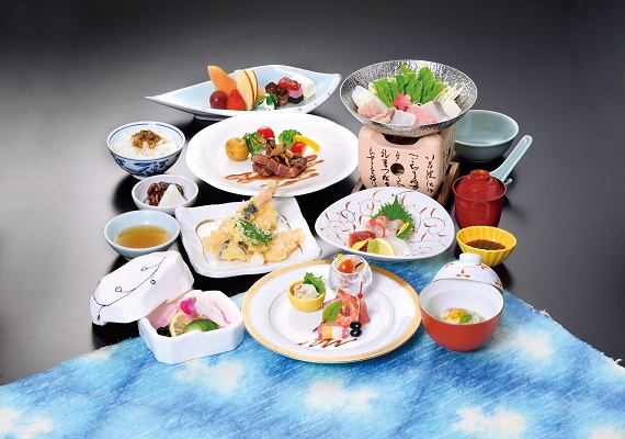 【Relish beef loin steak and sashimi assortment】Enjoy seasonal food of Setouchi ≪ Plan with creative kaiseki set meal with 10 dishes ≫ Welcome drink included