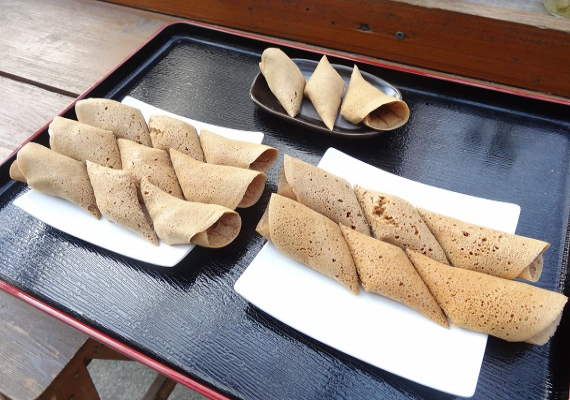 朝軽食の「ちんびん（沖縄風黒糖クレープ）」は全ての部屋タイプで無料でお召し上がりになれます（朝8時～）