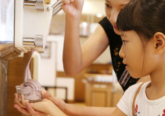 【朝食イメージ】ブルーシールアイスクリームだって食べ放題♪
島素材、島レシピなど、こだわりあふれる朝ごはん。 紅芋やマンゴーなどの手作り南国ジャム、島のローカルフードだけでなく、 和惣菜や定番朝食メニューなど、約50品目の朝ごはんをご用意しました。 【朝食イメージ】ブルーシールアイスクリームだって食べ放題♪
島素材、島レシピなど、こだわりあふれる朝ごはん。 紅芋やマンゴーなどの手作り南国ジャム、島のローカルフードだけでなく、 和惣菜や定番朝食メニューなど、約50品目の朝ごはんをご用意しました。