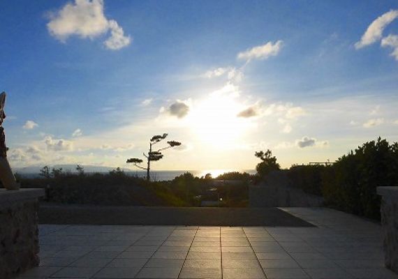 エントランスからの夕景