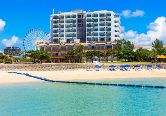 Overall view of the hotel seen from the sea side