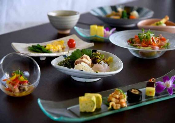 【スタンダード －美らさん会席－】沖縄の郷土料理を味わう、さくらリゾートの基本会席コース 《2食付き》