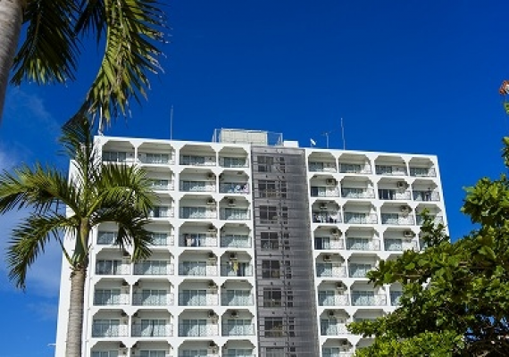 Overall view of the hotel seen from the sea side