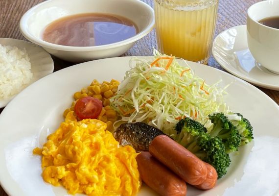 朝食　洋食セットメニュー
御朝食は完全予約制となっております。ご予約は、前日のPM９時迄にフロントへお申し込み下さい。 稼働状況によりバイキングになる場合がございます。