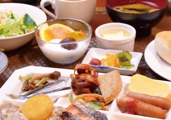 【朝食】岡山の旬を盛り込んだ人気の朝食ビュッフェ「岡山の朝ごはん」をどうぞ。