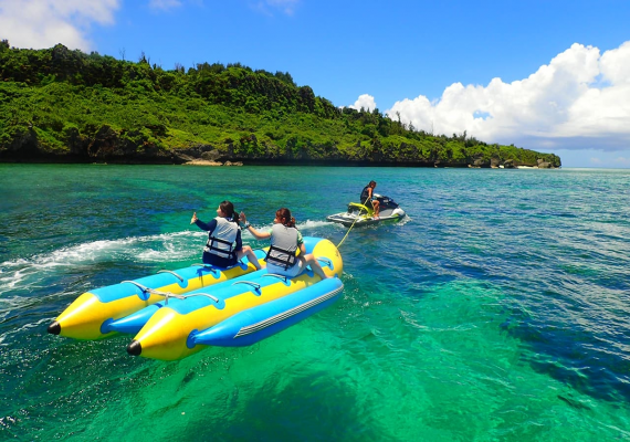 【バナナボート＆シュノーケル】２つ楽しめる欲張りプラン！瀬底島の美しい海、サンゴ礁を満喫／素泊り