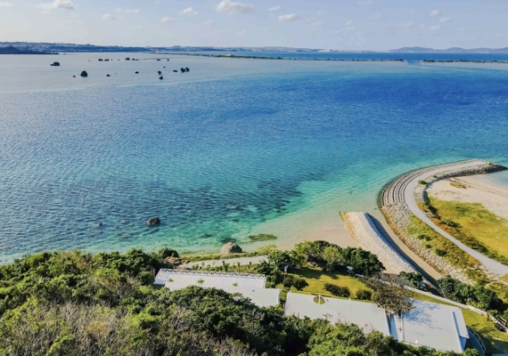 【WEB優惠】步行1分鐘即可到達濱比嘉海灘！在可開車前往的離島上度過假日時光（含晚餐和早餐）