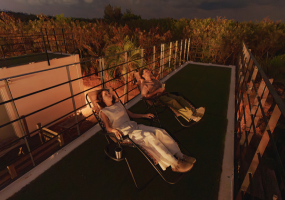 [Moment of Stillness] Stargazing on the rooftop