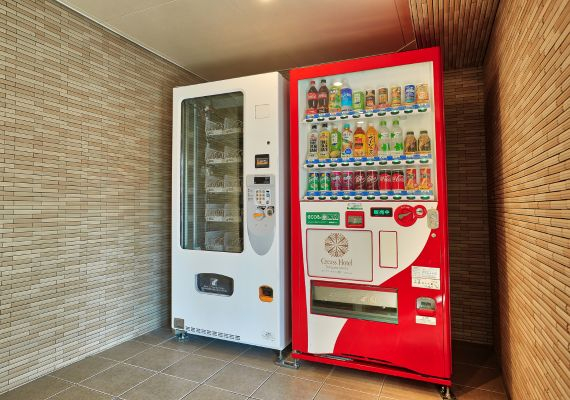 【館内設備】自動販売機★1Fフロアに自動販売機を設置しております。24時間ご利用可能です。