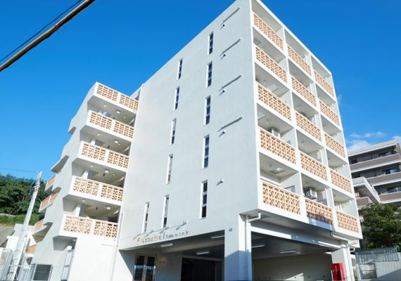 【外観】ホテル1階は、15台駐車可能な駐車スペースとなっております。*先着順/有料/予約不可 【外観】ホテル1階は、15台駐車可能な駐車スペースとなっております。*先着順/有料/予約不可