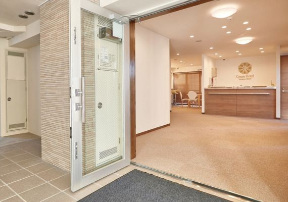 【館内設備】エントランス★1Fは駐車スペース、チェックインは2階フロントへお越しください 【館内設備】エントランス★1Fは駐車スペース、チェックインは2階フロントへお越しください