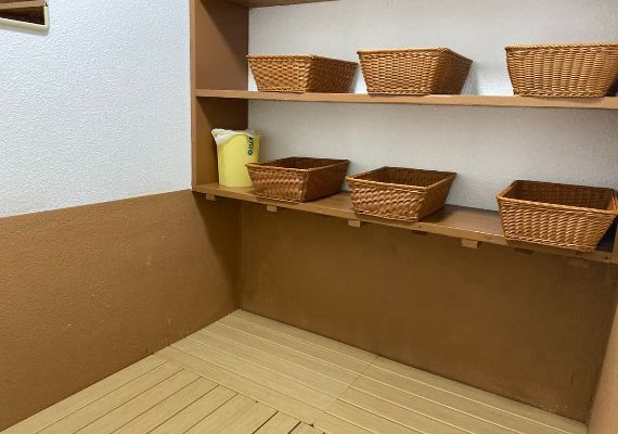 【Tatazumi☆シャワー室】徒歩30秒のレストラン1階に共同トイレ・シャワー室がございます。