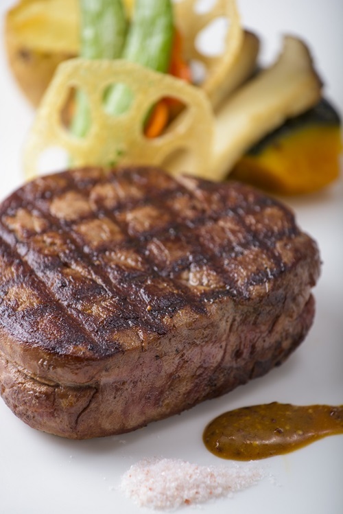 느긋하게 흐르는, 남국의 밤. 자랑의 디너를 드시기 바랍니다.