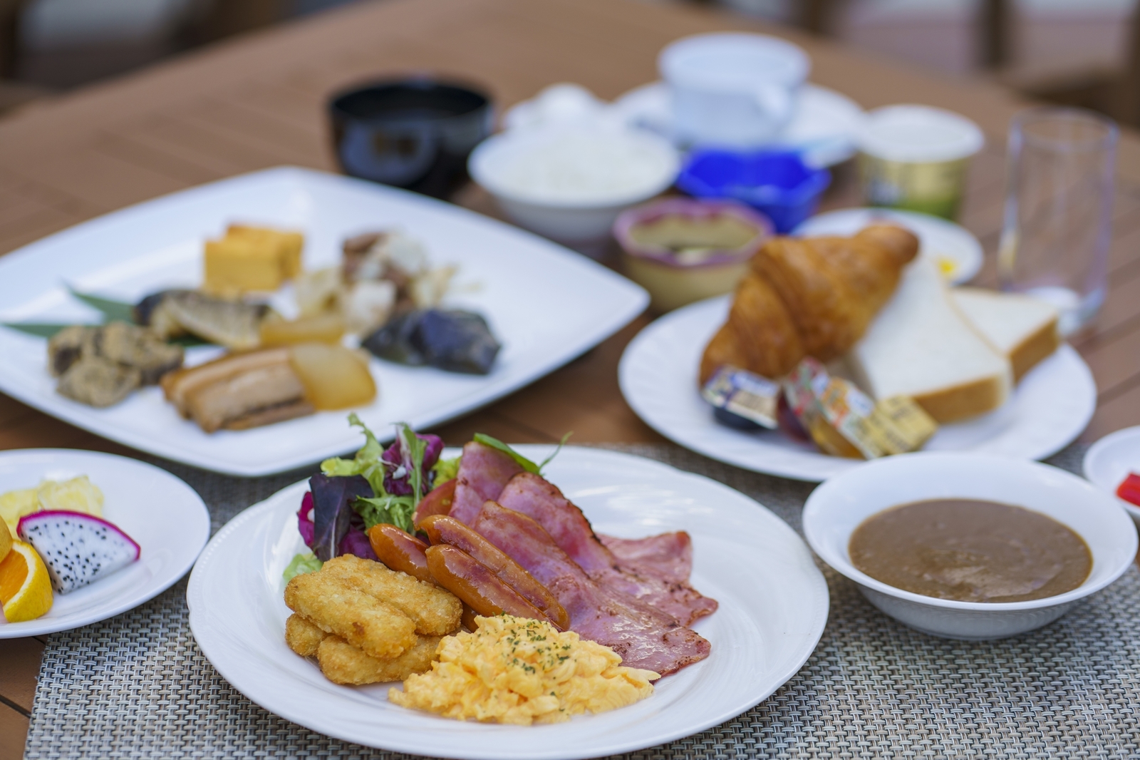 【早餐】全天開放餐廳「OCEAN GRILL」中，可品嘗種類豐富的料理。