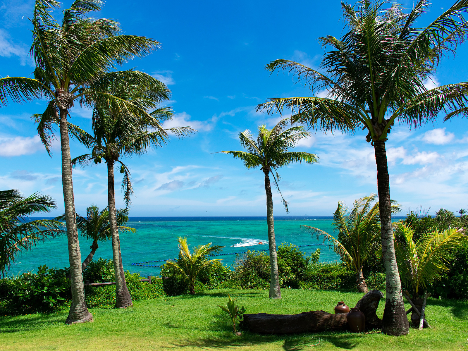 青い空、青い海